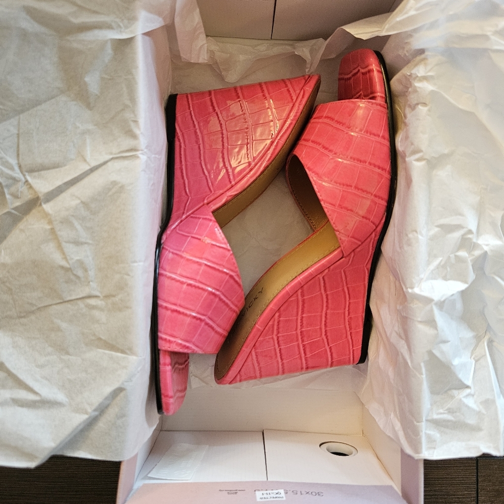 Lisa Vicky Wedge Heel ADORE-V In Raspberry Pink Crocodile Pattern Size 8.5 New - Picture 3 of 5